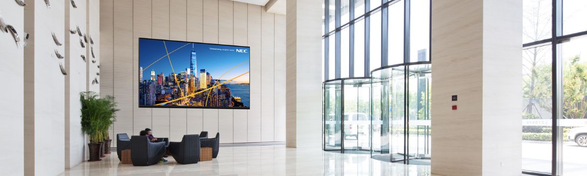Big digital screen in an atrium